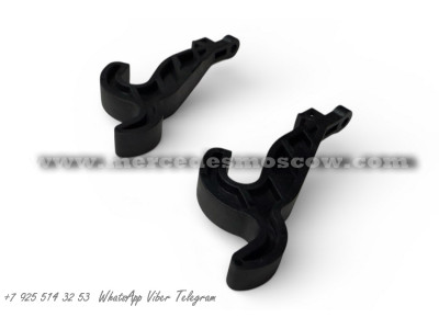 Крючки рамки магнитолы в торпедо Мерседес Гелендваген 2013-го модельного года